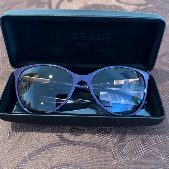 Versace 58mm Round Sunglasses. - Picture 11 of 11